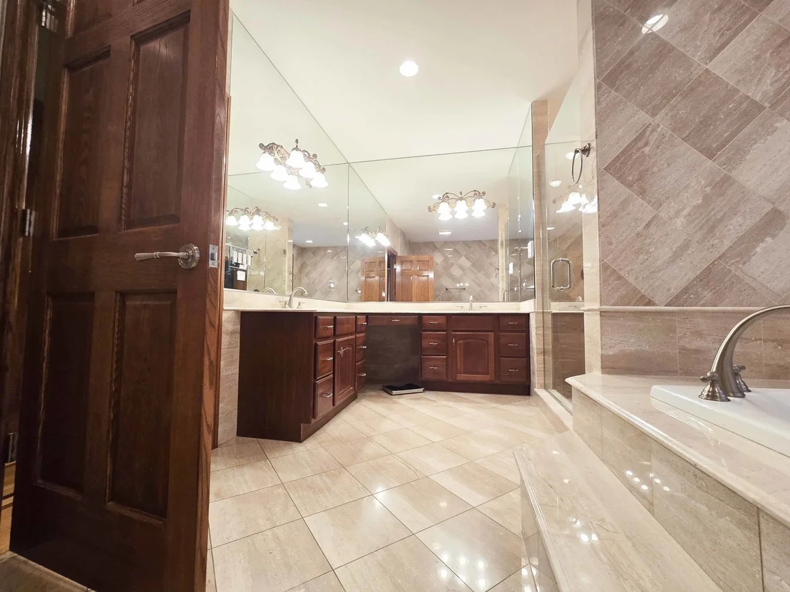 Photo of 839 Parkside Avenue N