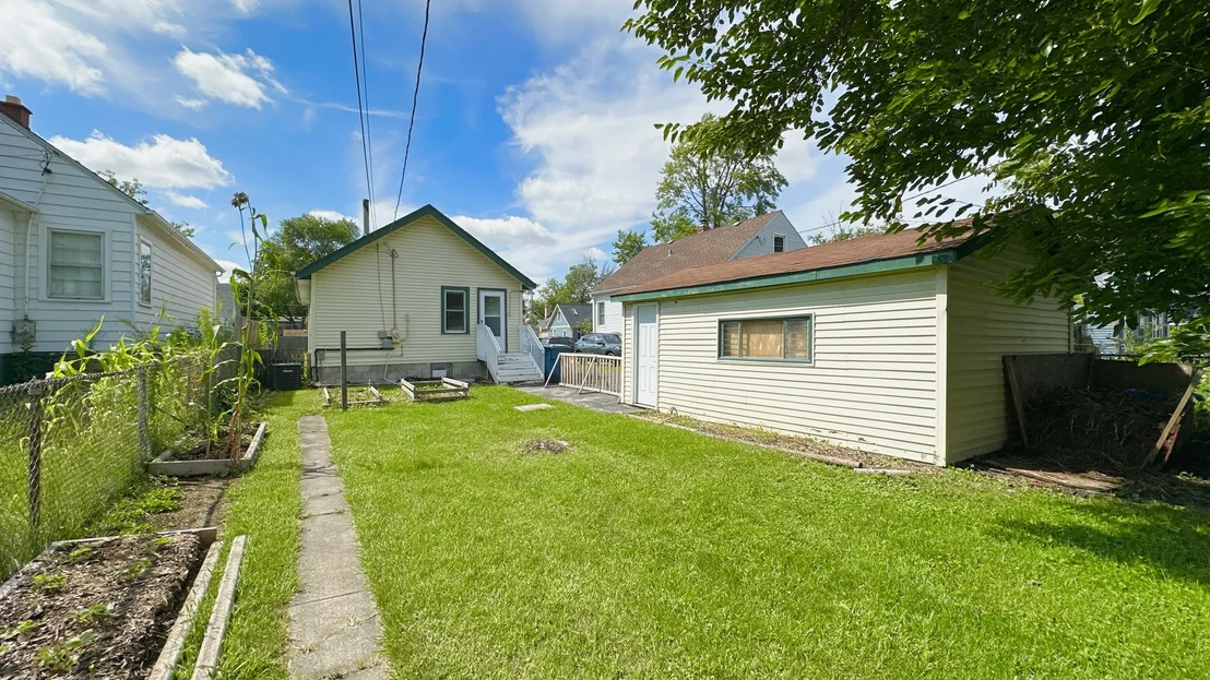 Photo of 15031 Hamlin Avenue