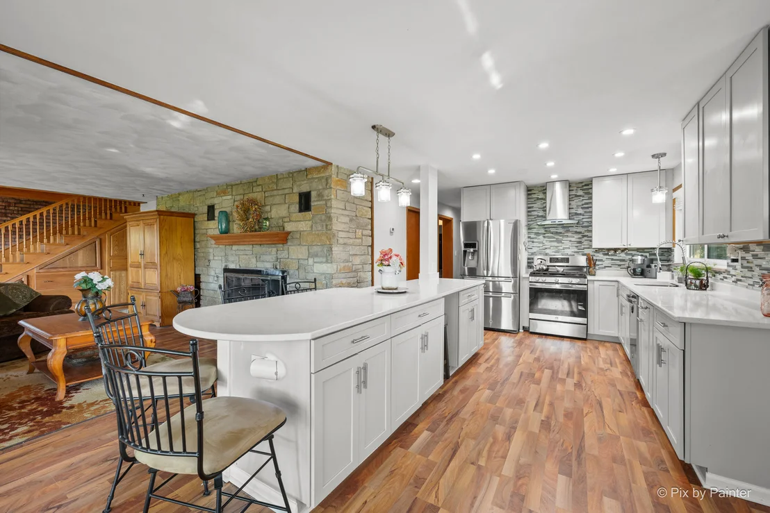 Photo of 1423 N River Road