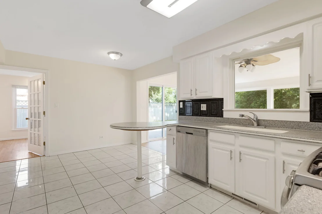 Photo of 421 COLLEN Drive