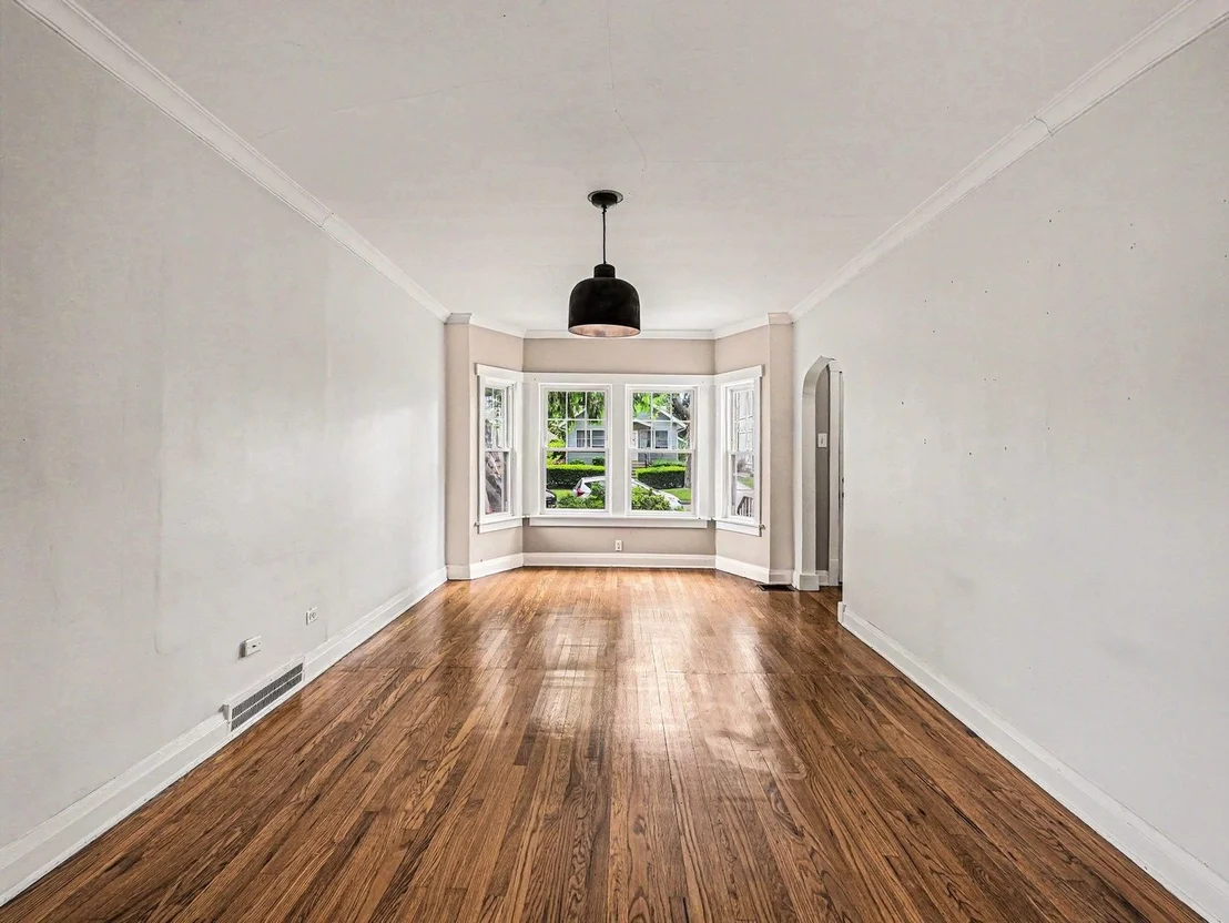 Photo of 1094 Walter Avenue