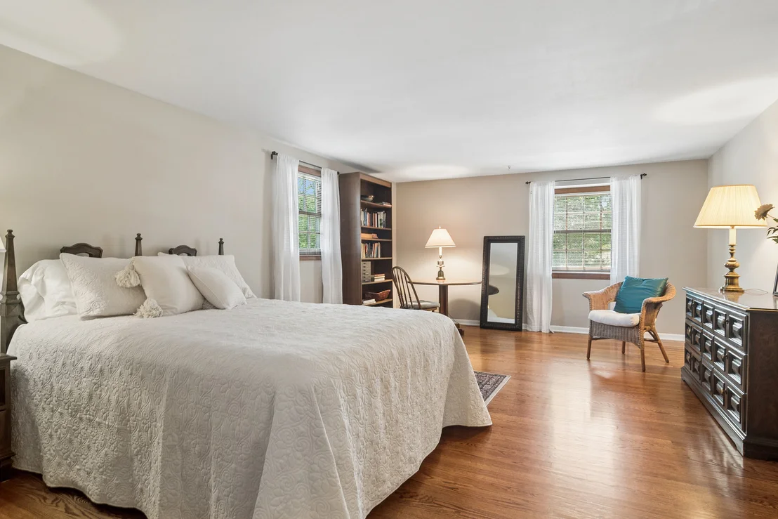 Photo of 562 E Carpenter Drive