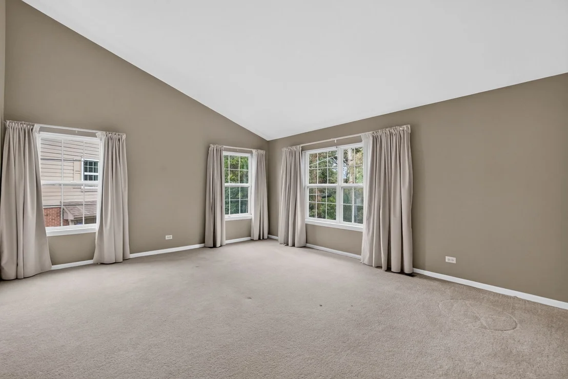 Photo of 10S447 Carrington Circle