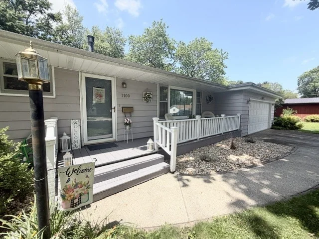 Photo of 1100 Meadowview Drive