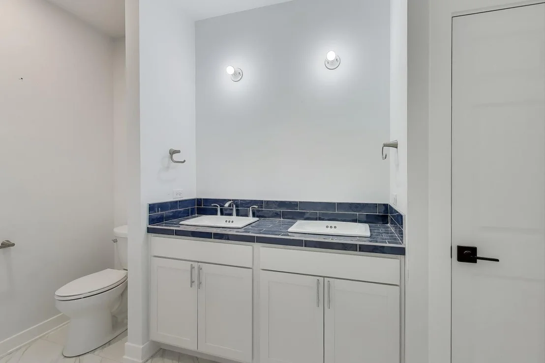 Photo of 894 N Quentin Road