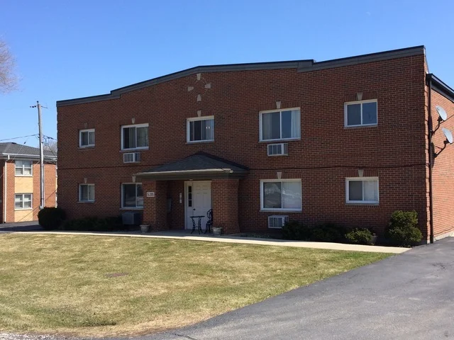 Photo of Unit 4 at 5N205 EAGLE Terrace
