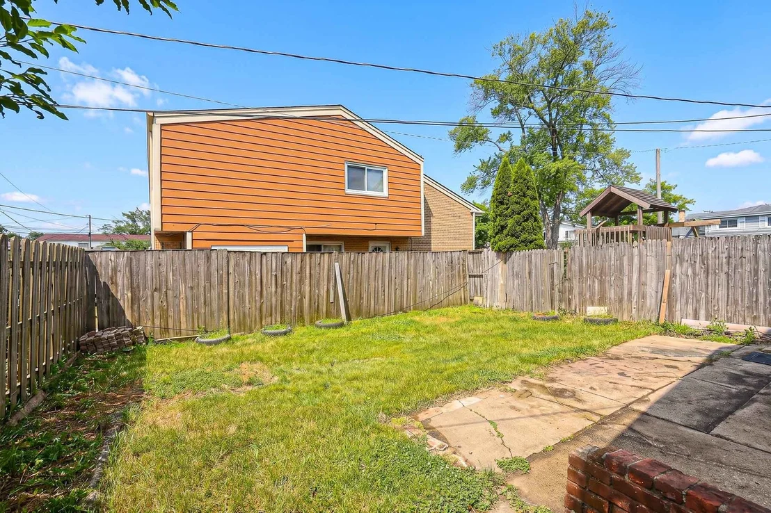 Photo of 9249 BARBERRY Lane