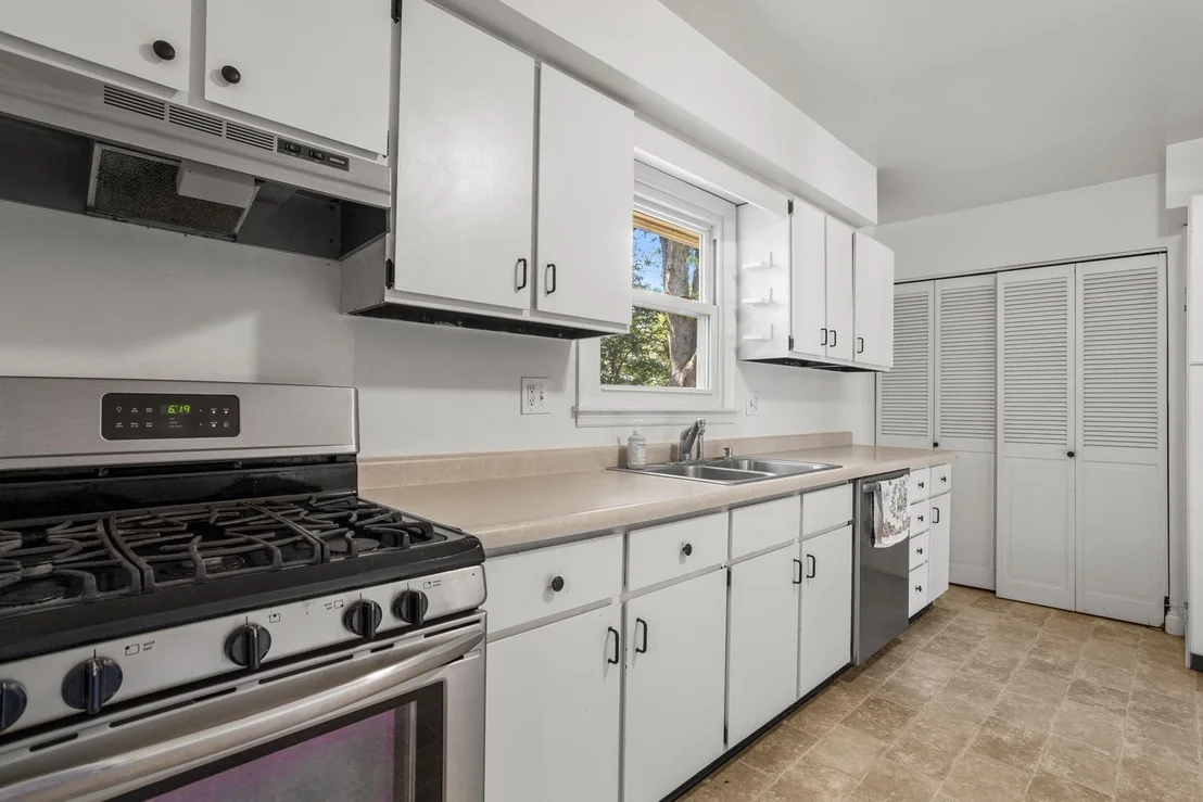 Photo of 2305 GLENOAK Drive
