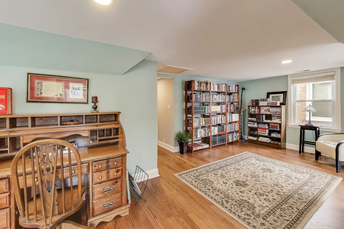 Photo of 6544 W Devon Avenue