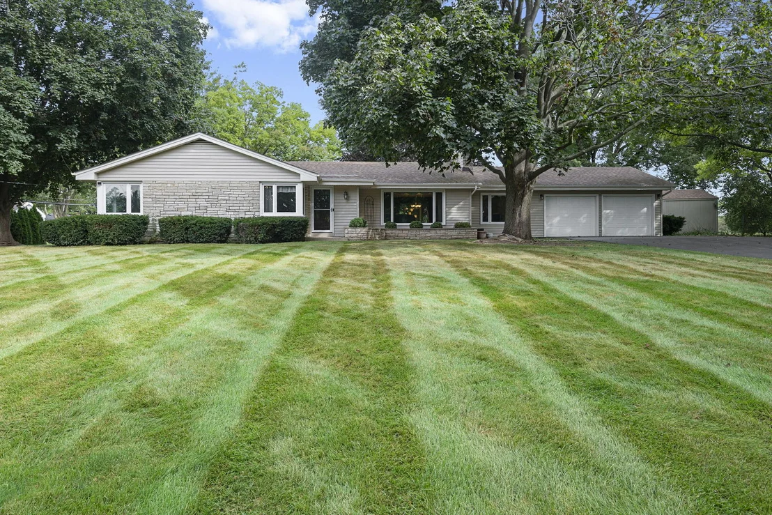 Photo of 11518 Algonquin Road