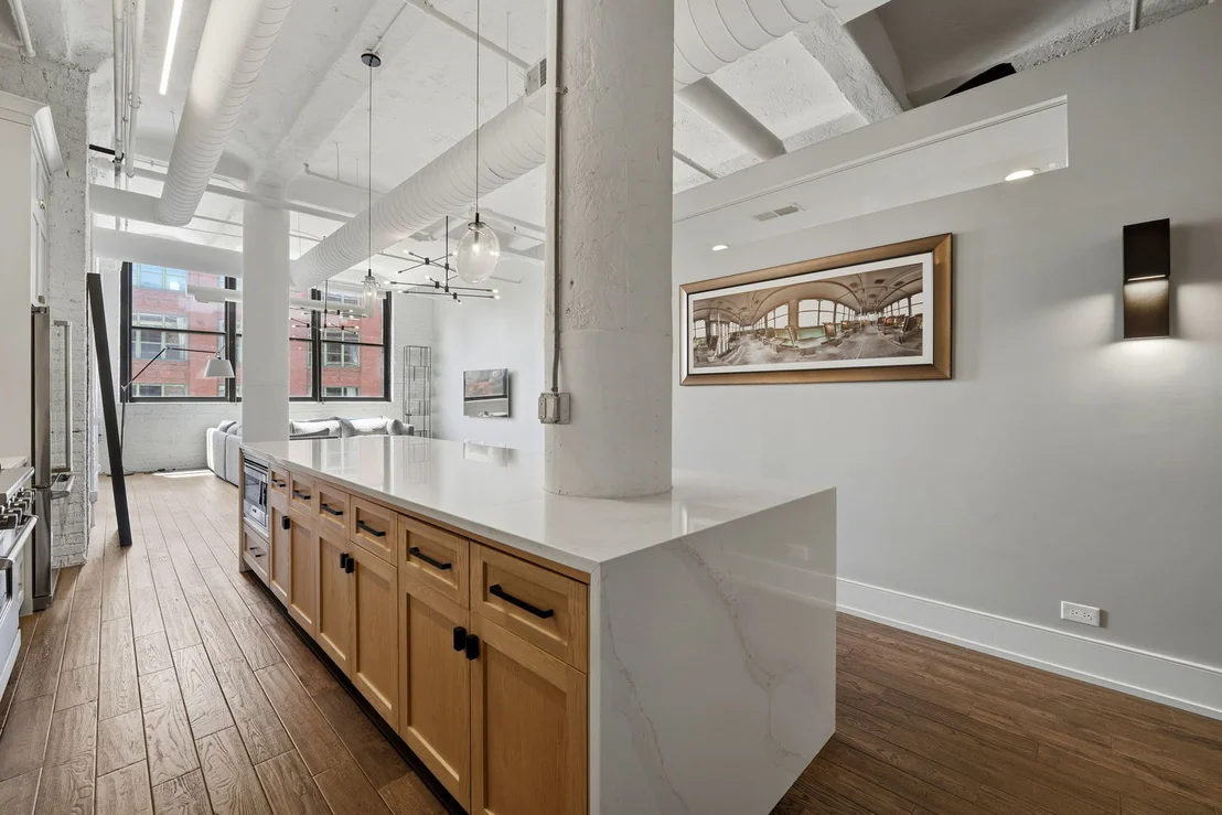 Photo of Unit 406 at 1000 W Washington Boulevard