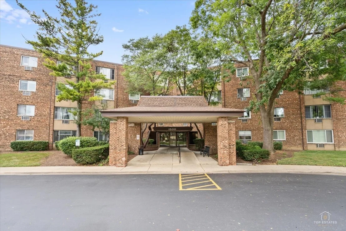 Photo of Unit 306 at 1500 Robin Circle