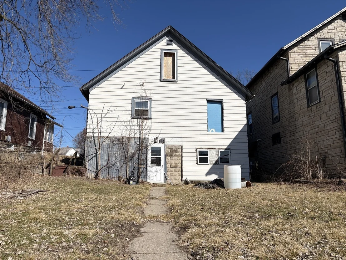 Photo of 344 W Everett Street