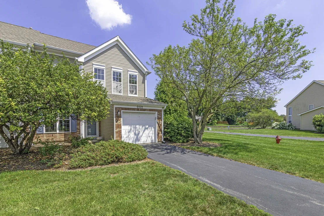 Photo of Unit 0 at 2212 Rossiter Parkway