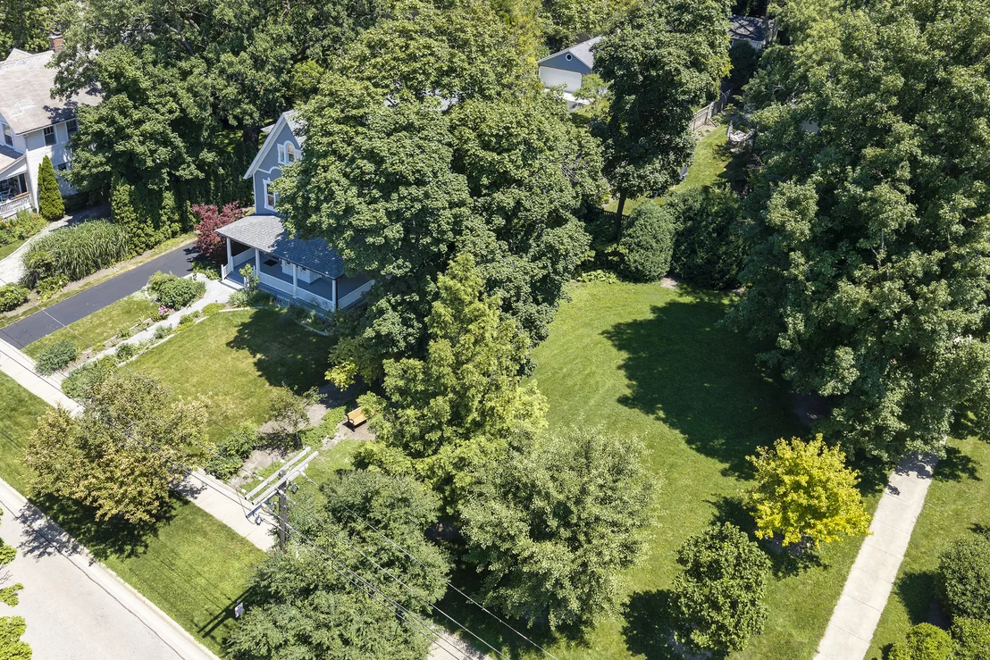 Photo of 589 Vernon Avenue