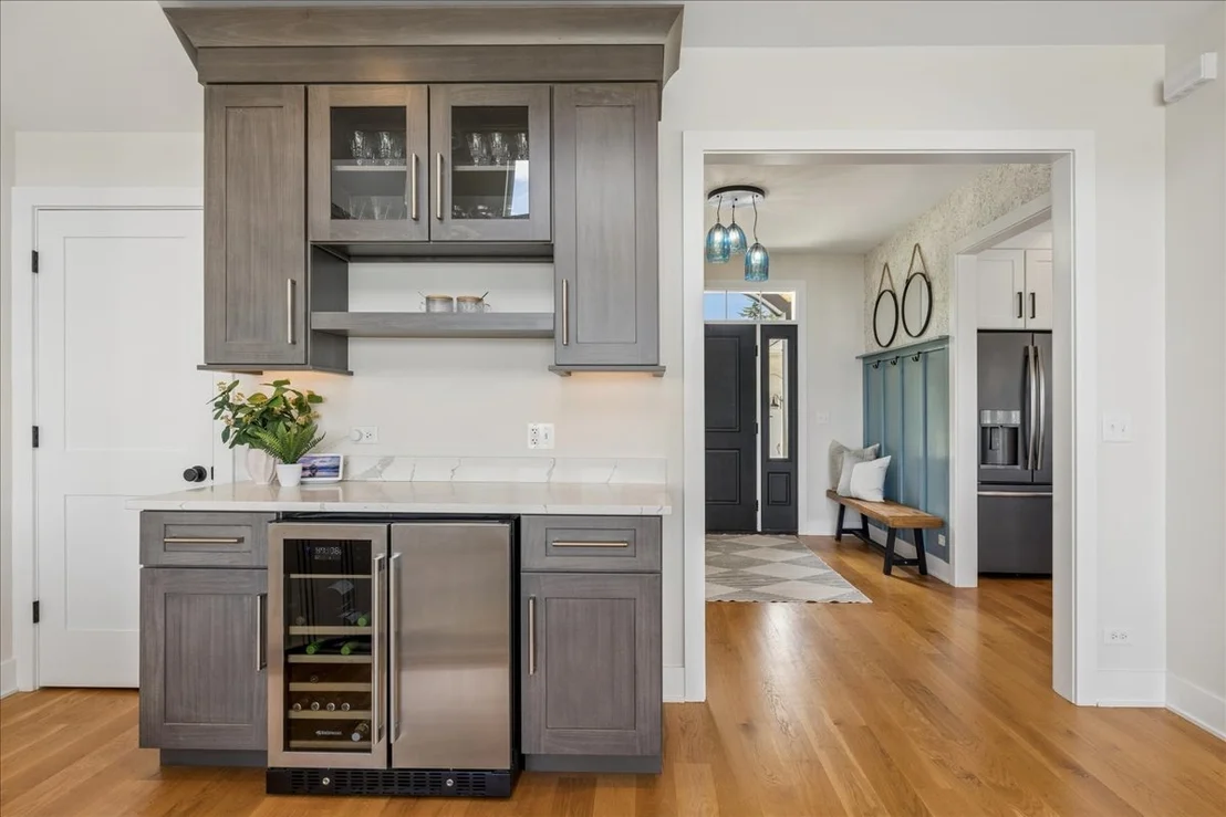 Photo of 225 Edgewater Drive