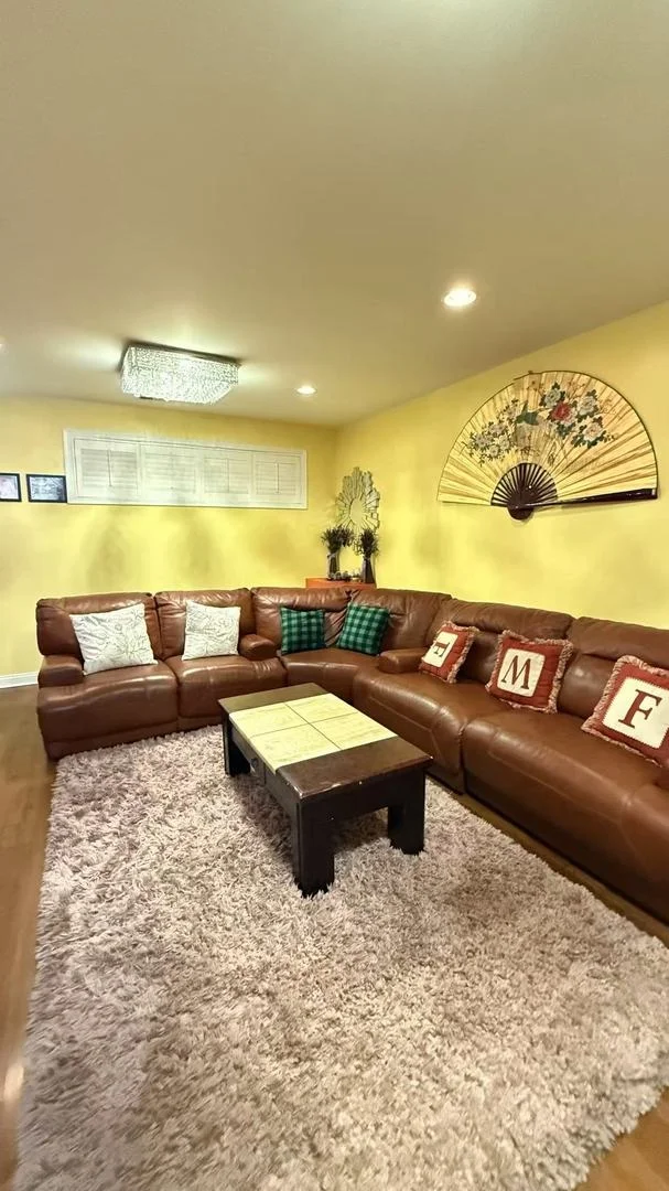 Photo of 422 W 42nd Place