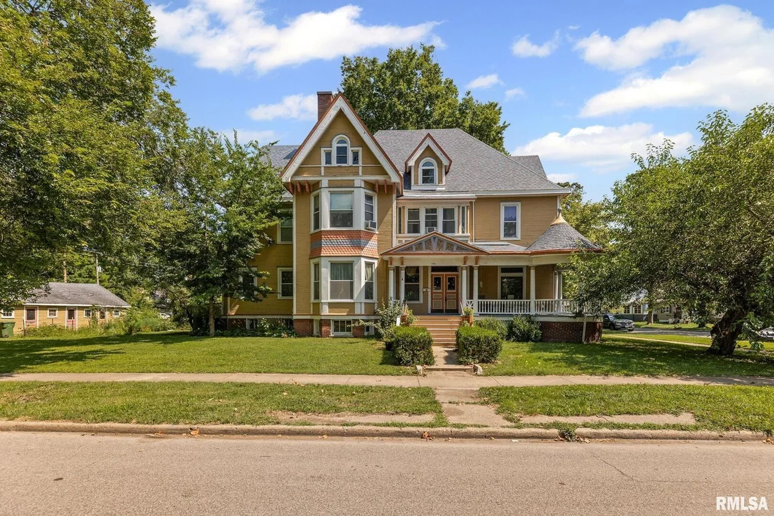 Photo of 404 W BROADWAY Street