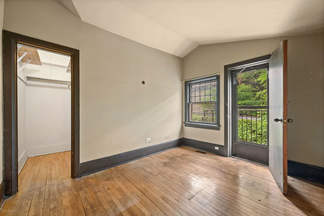 Photo of 832 W Junior Terrace