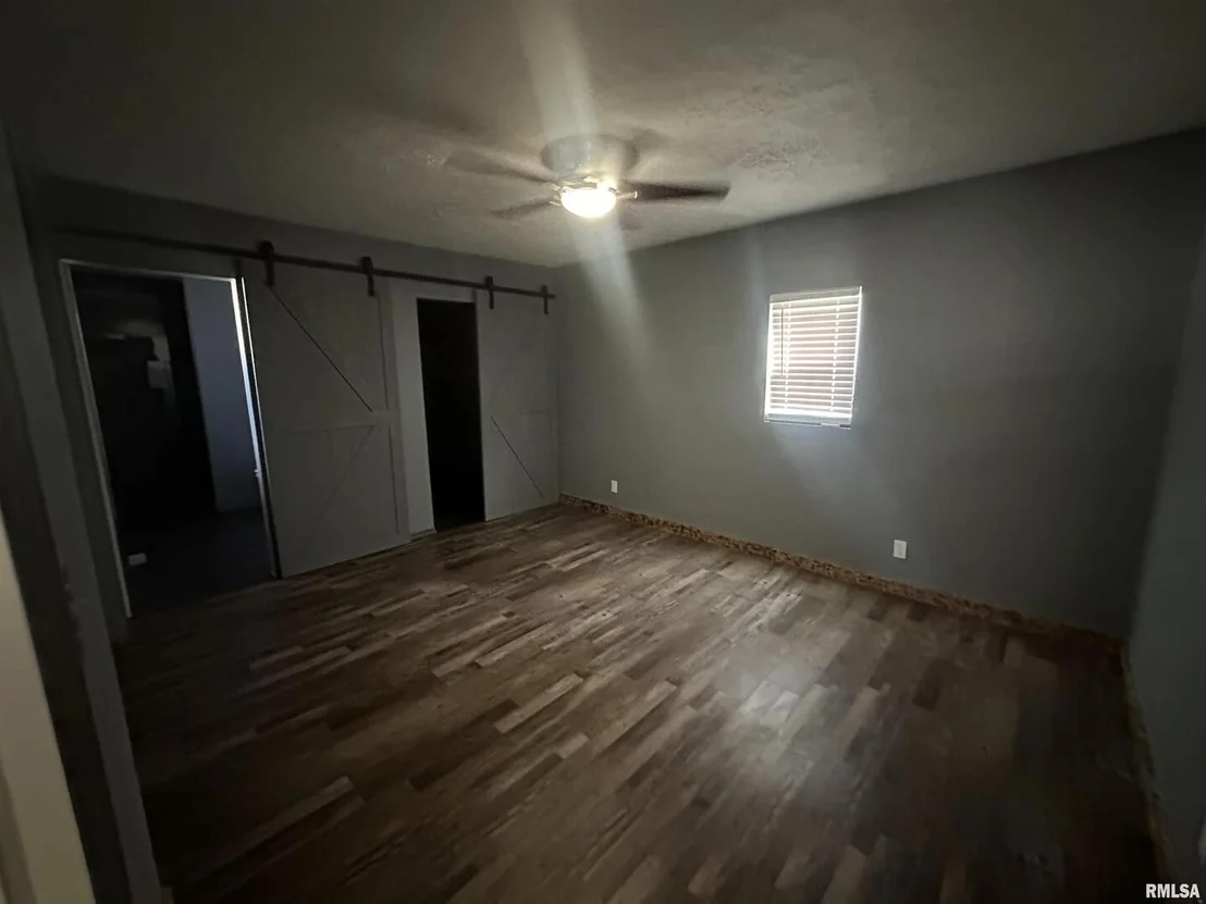 Photo of 28 N EDGEBROOK Lane