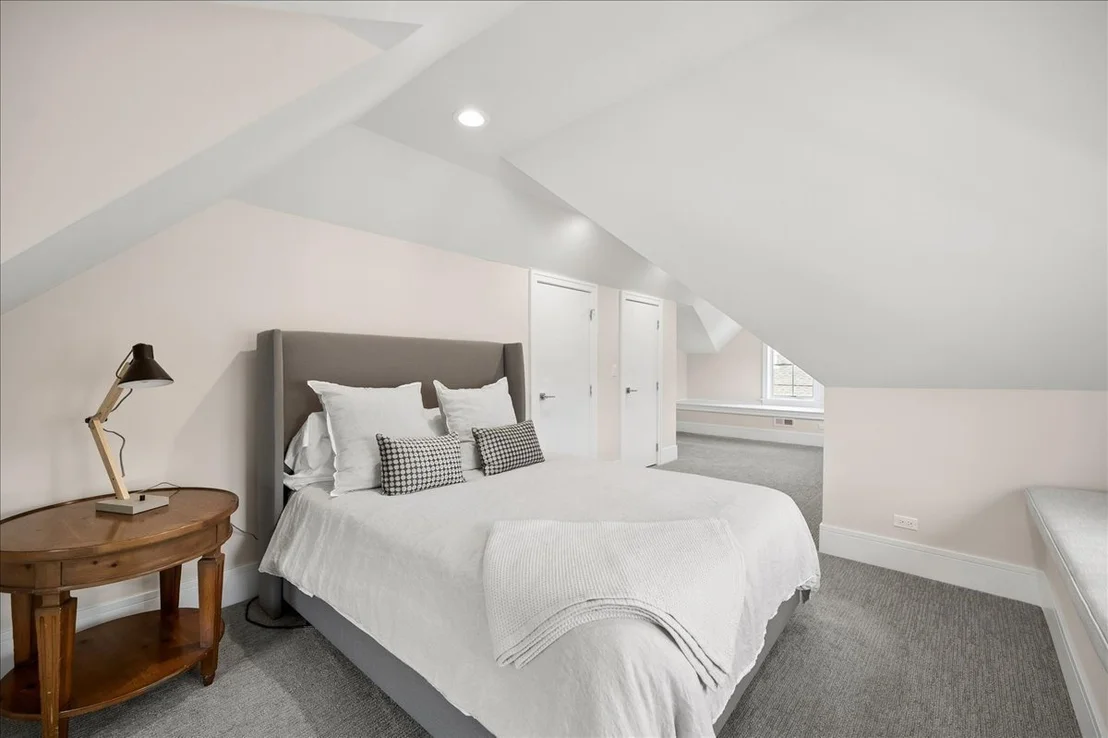 Photo of 1121 Forest Avenue