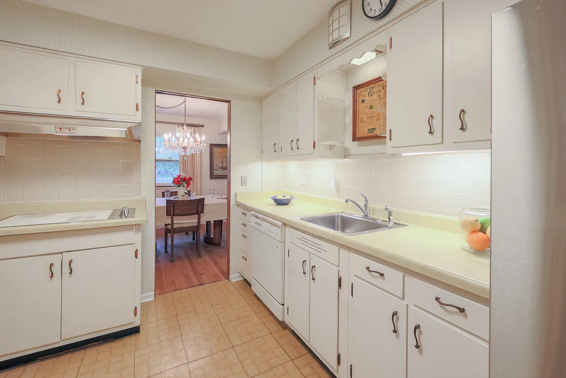 Photo of 853 Edgewater Drive