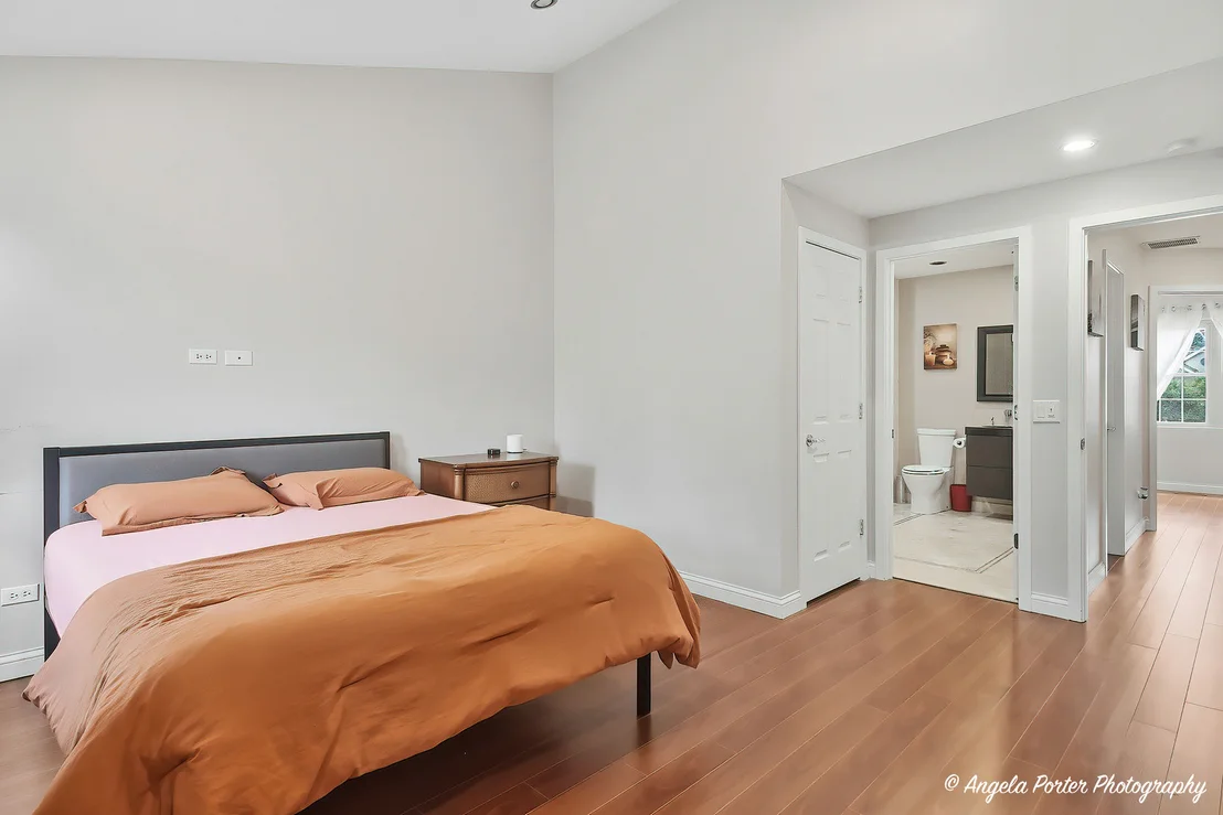 Photo of 949 Ridgefield Lane