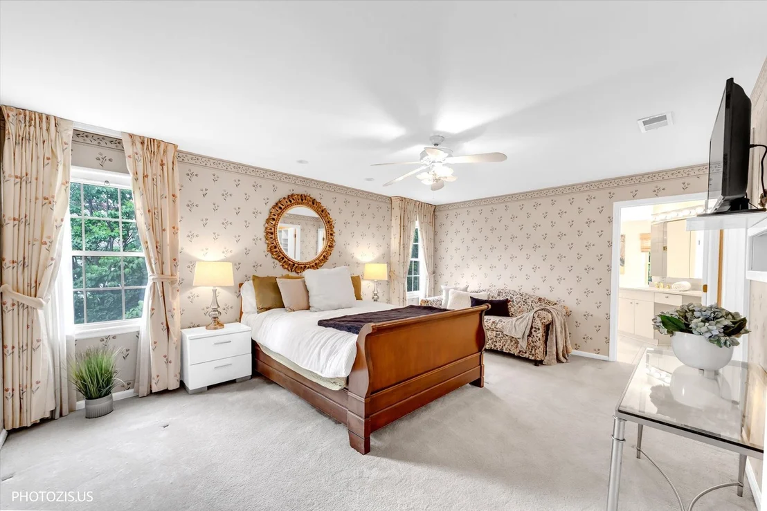 Photo of 2440 The Strand