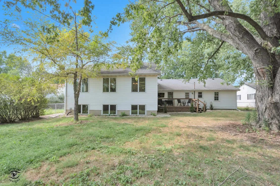 Photo of 830 W River Street