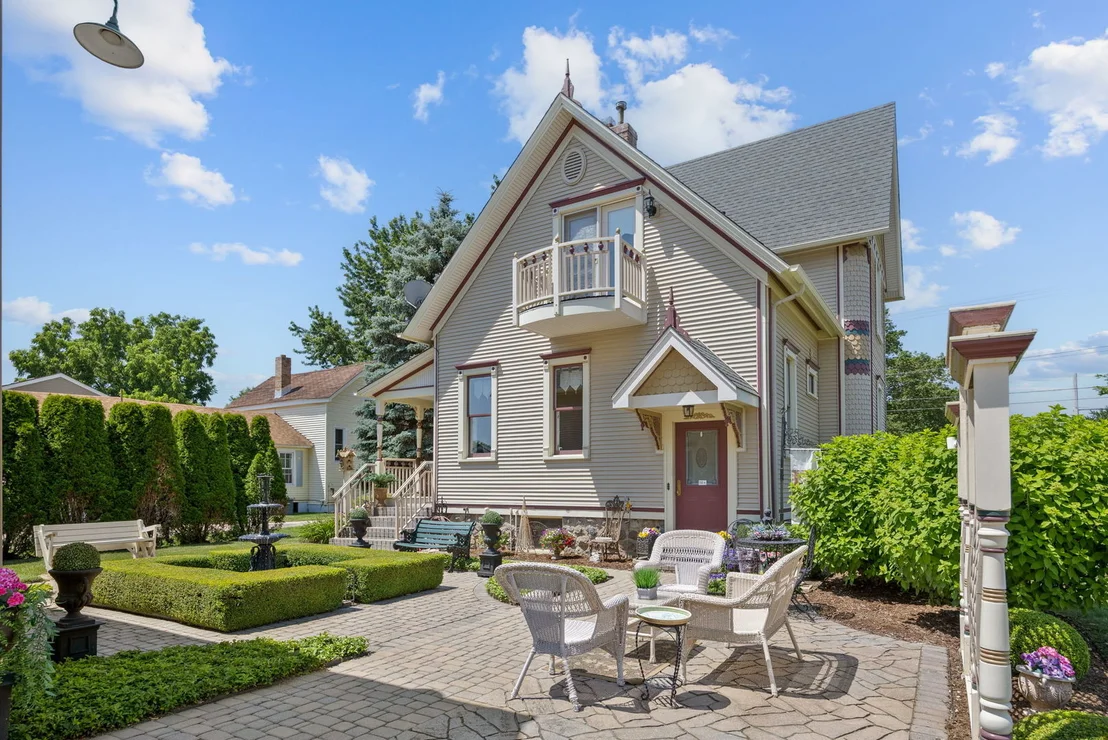 Photo of 325 N State Street