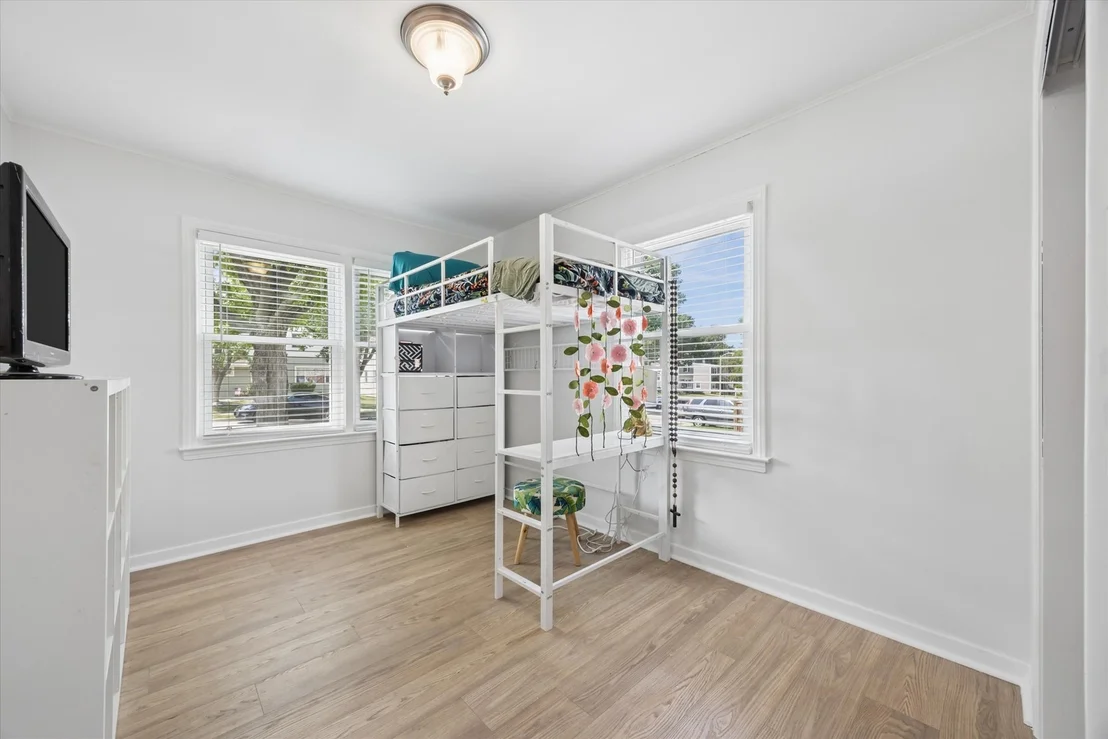 Photo of 116 W Park Drive