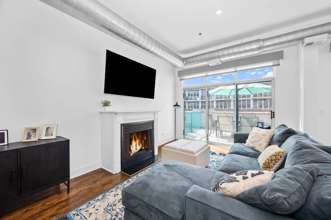 Photo of Unit 901E at 910 W MADISON Street
