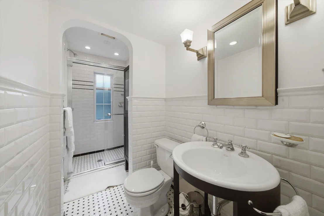 Photo of 327 Selborne Road