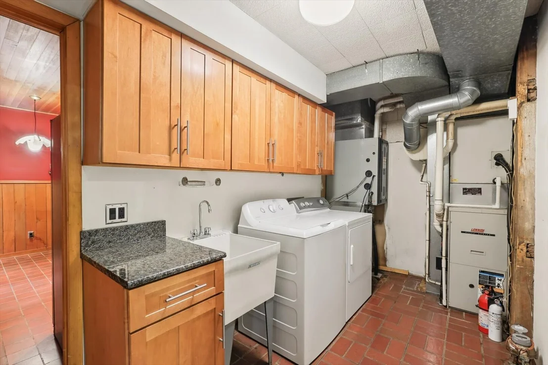 Photo of 802 La Sell Drive
