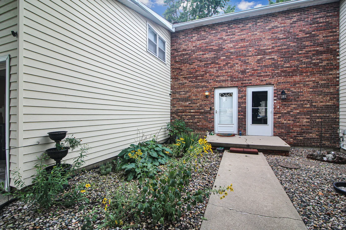Photo of Unit B at 1530 Hunt Drive