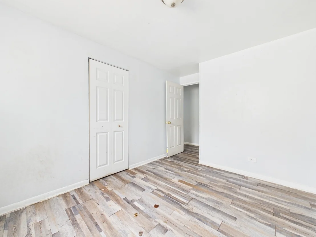Photo of 945 W 115th Place