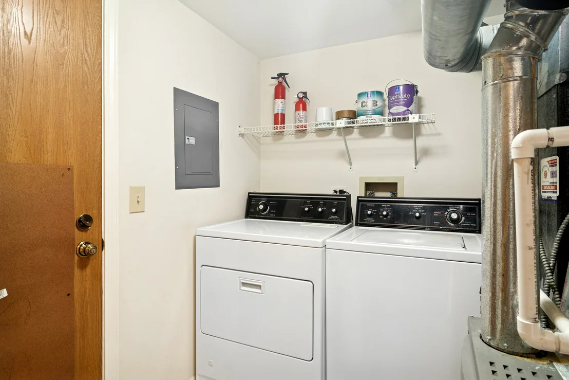 Photo of 988 Ridgefield Lane