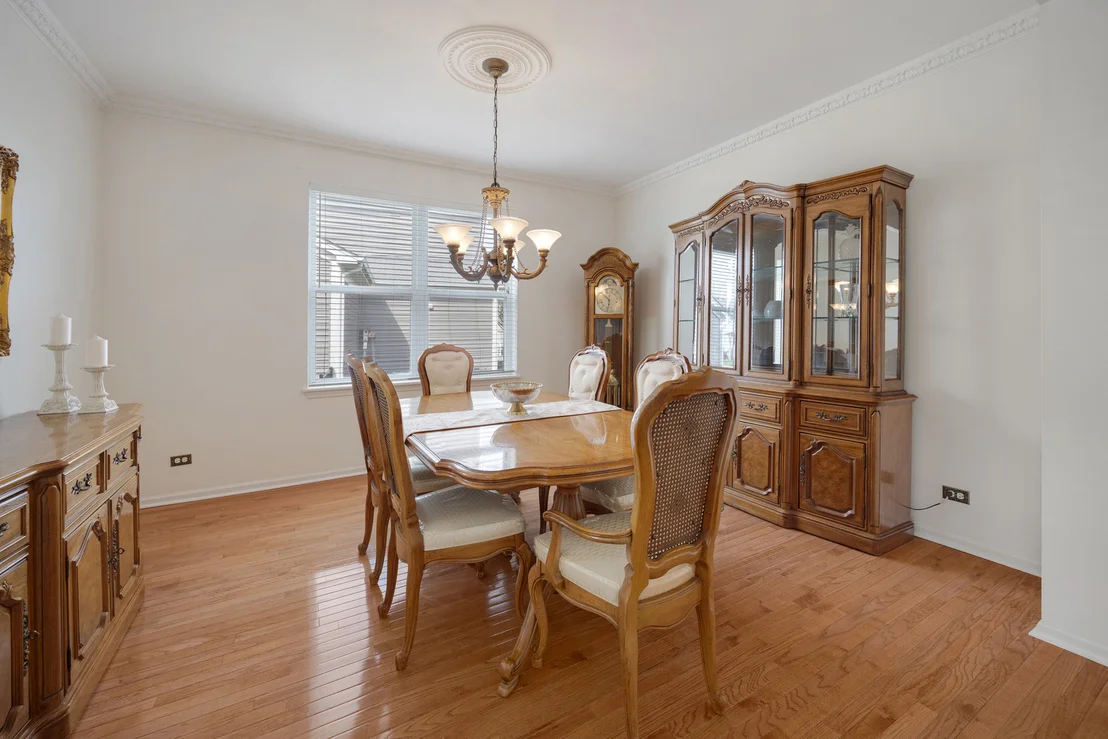 Photo of 566 Horizon Drive W