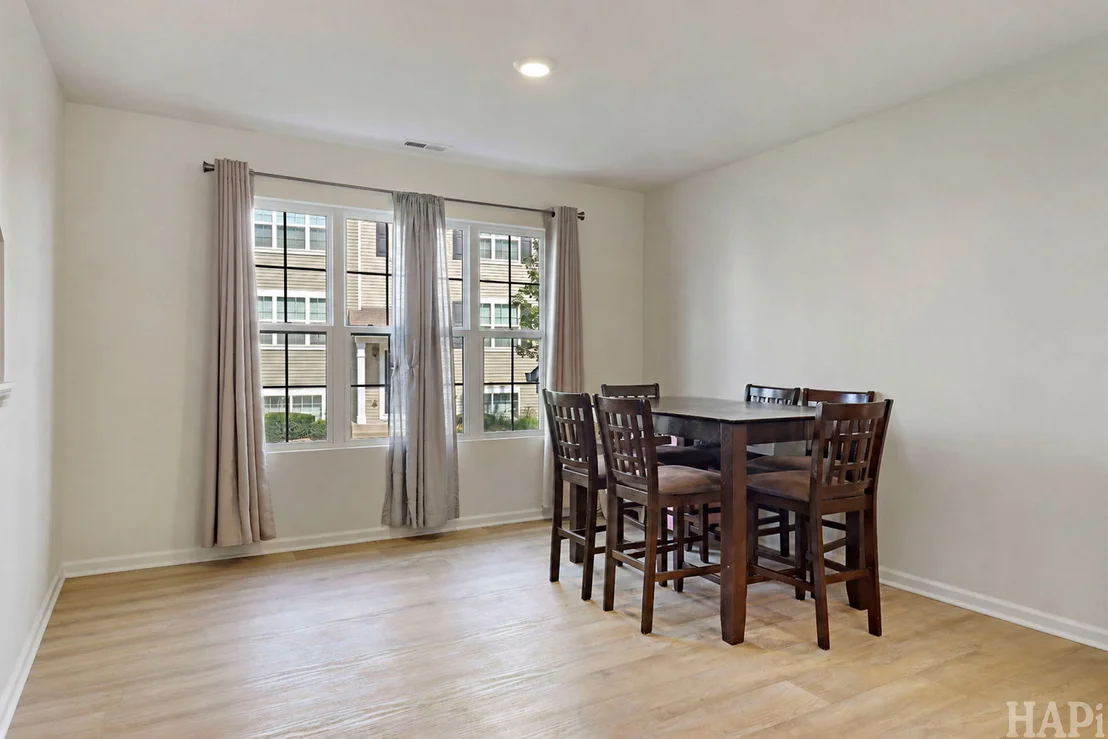 Photo of 2368 Alison Avenue