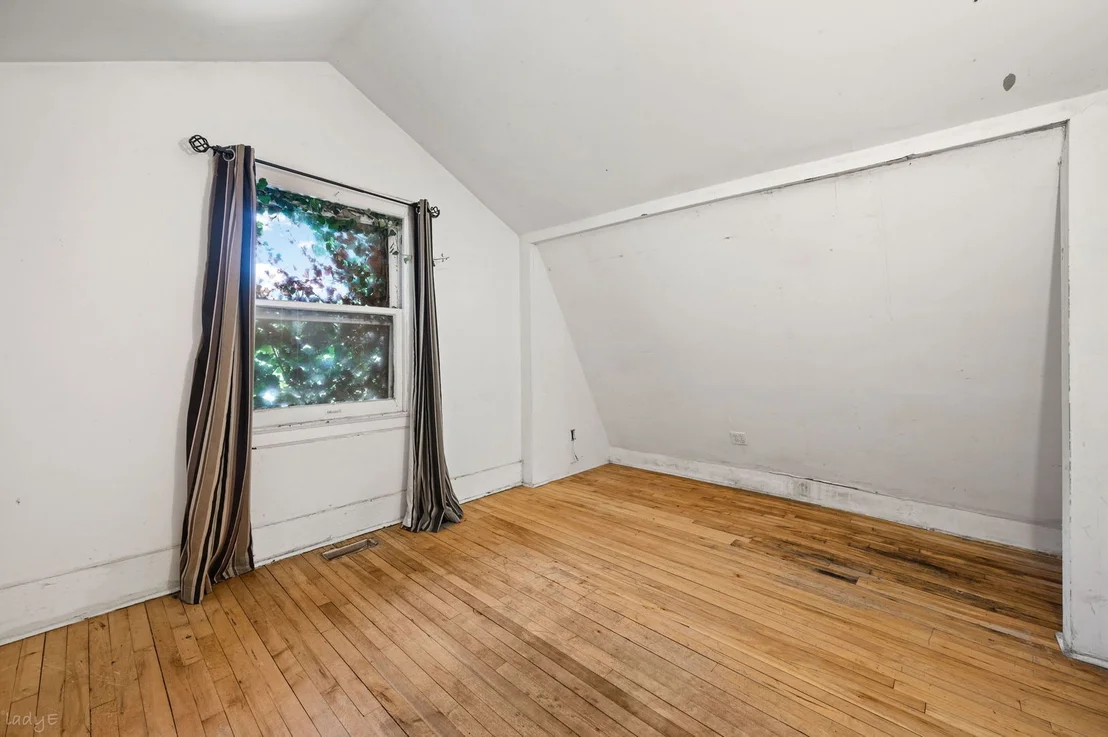 Photo of 832 W Junior Terrace