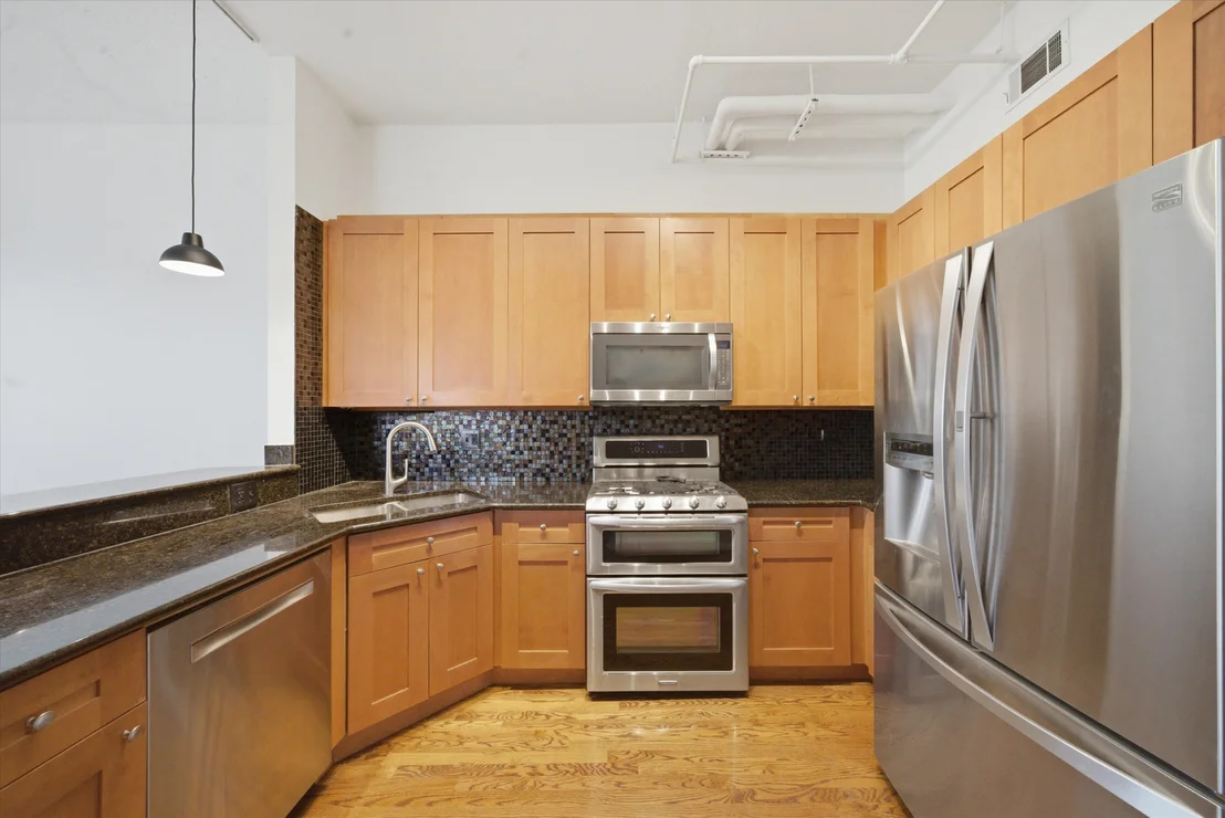 Photo of Unit 401 at 950 W Monroe Street