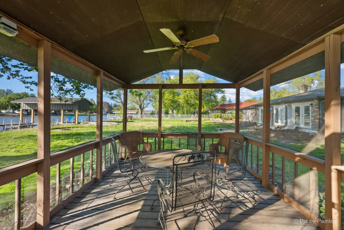 Photo of 1423 N River Road