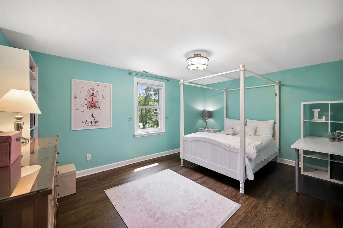 Photo of 586 Earl Drive