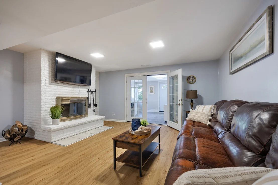 Photo of 703 Crestview Drive