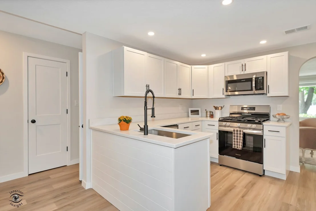 Photo of 830 W River Street