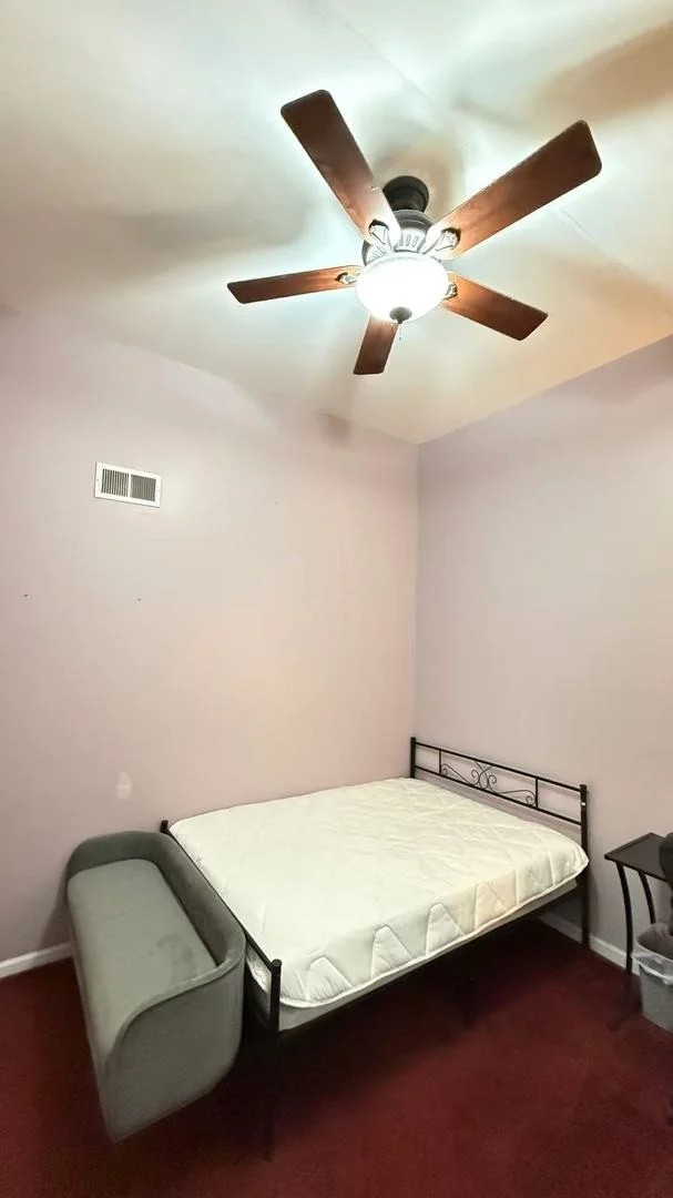 Photo of 422 W 42nd Place