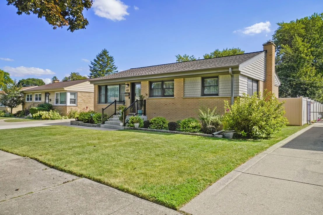 Photo of 421 Vassar Lane