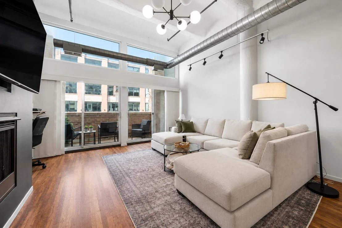 Photo of Unit 216 at 1000 W WASHINGTON Boulevard