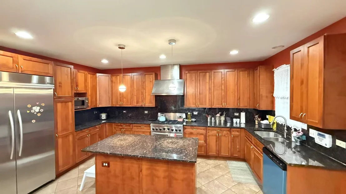 Photo of 422 W 42nd Place