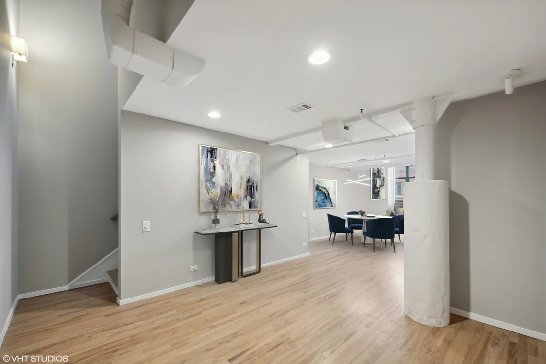 Photo of Unit 513 at 1000 W WASHINGTON Boulevard